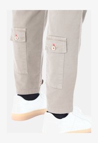 Non selezionato, beige