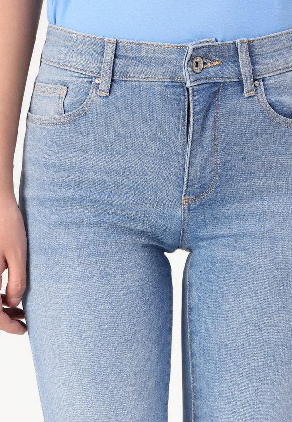 ONLANN MID FLARED - Flared Jeans4