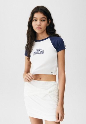 EMBROIDERED SLOGAN WITH RAGLAN SLEEVES - Triko s potiskem - white