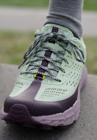 Merrell AGILITY PEAK 5 - Pantofi alergare trail - pear/burgundy