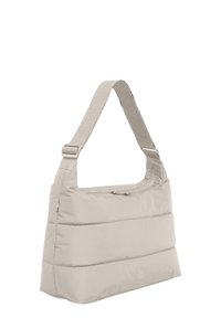 Bolso beige claro acolchado con asa ajustable y cierre superior de cremallera, diseñado para uso casual diario.