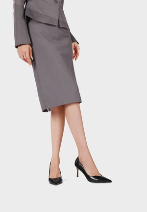 Queen Helena, K5056 - Decolleté - nero