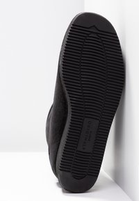 Clarks Originals Botines con plataforma - black
