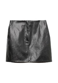 Černá kožená mini sukně s hladkým povrchem, rovný střih, přední šev a bez viditelných kapes nebo kovových detailů.