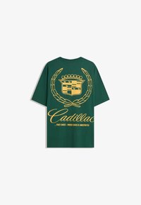 Bershka SHORT SLEEVE CADILLAC  - Print T-shirt - evergreen