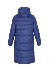 Modrá péřová bunda s kapucí, která má prošívaný design a dlouhé rukávy. Bunda má rovný střih a jednobarevný vzhled.