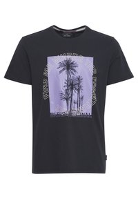 Camiseta de algodón negra con un gráfico morado de palmeras y texto. Mangas cortas, cuello redondo y un corte relajado.