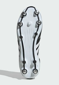 Černobílá podrážka kopaček se šesti kovovými kolíky, texturovaným designem a logem adidas. Obsahuje drážky pro lepší trakci a stabilitu.