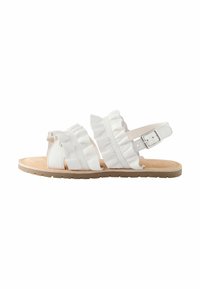 Witte sandalen met drie gerimpelde banden, een verstelbare enkelgesp en een gestructureerde beige voetbed met een rubberen zool.