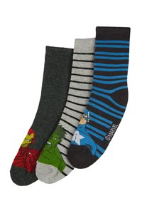 Tre paia di calzini: grigio scuro con Iron Man, grigio chiaro con righe nere e blu a righe con Captain America, caratterizzati da motivi a maglia e accenti colorati.