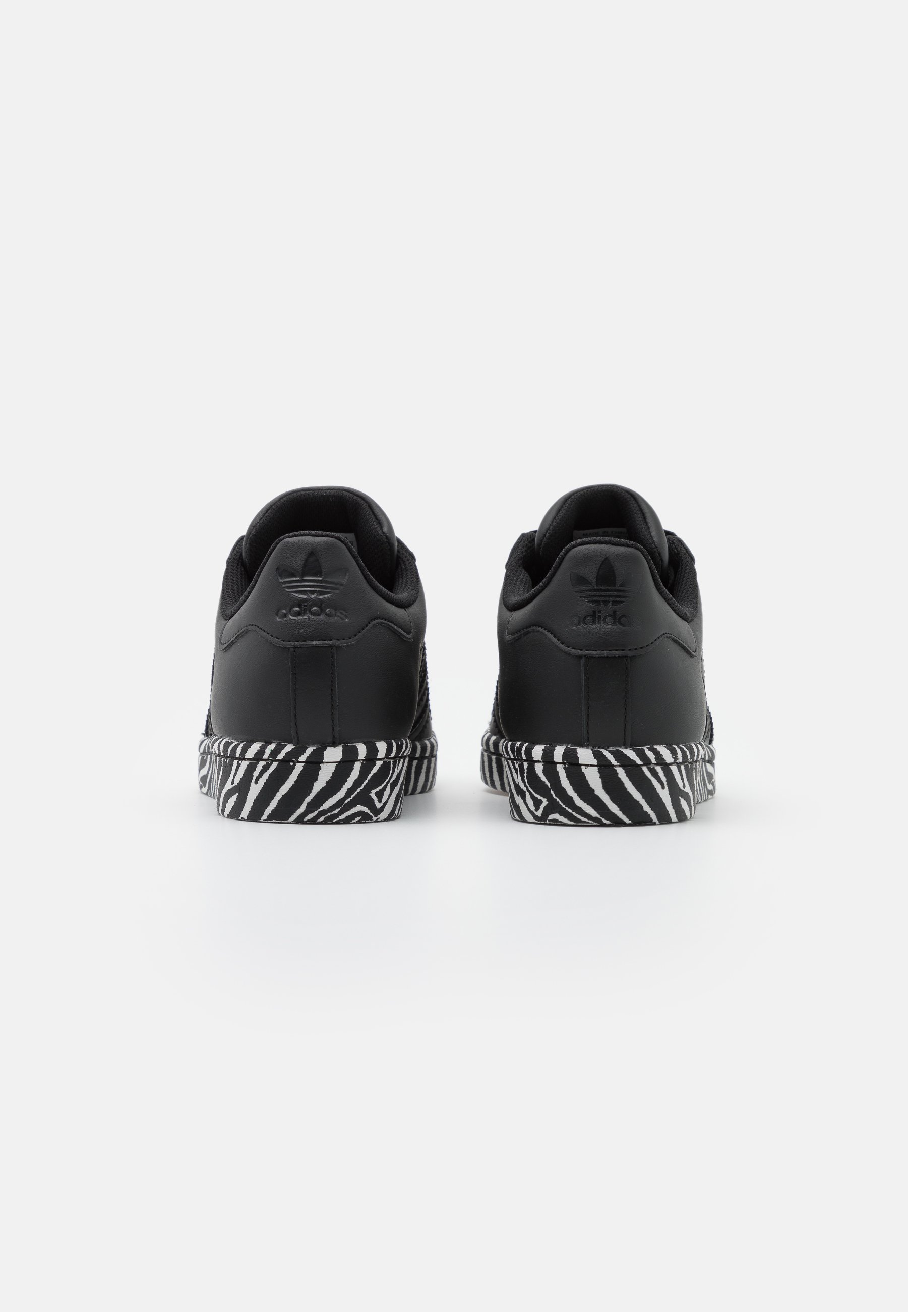 chaussure nike superstar