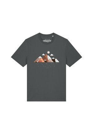 T-shirt gris foncé avec un graphisme de montagnes enneigées marron et blanches, un soleil, des nuages et de petits arbres au-dessus de reflets dans l'eau.