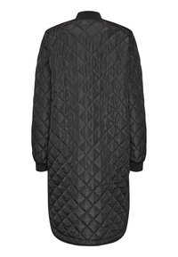 Schwarzer, gesteppter langer Mantel mit einem Diamantmuster, gerippten Bündchen und abgerundetem Saum. Hergestellt aus glattem, leichtem Material.