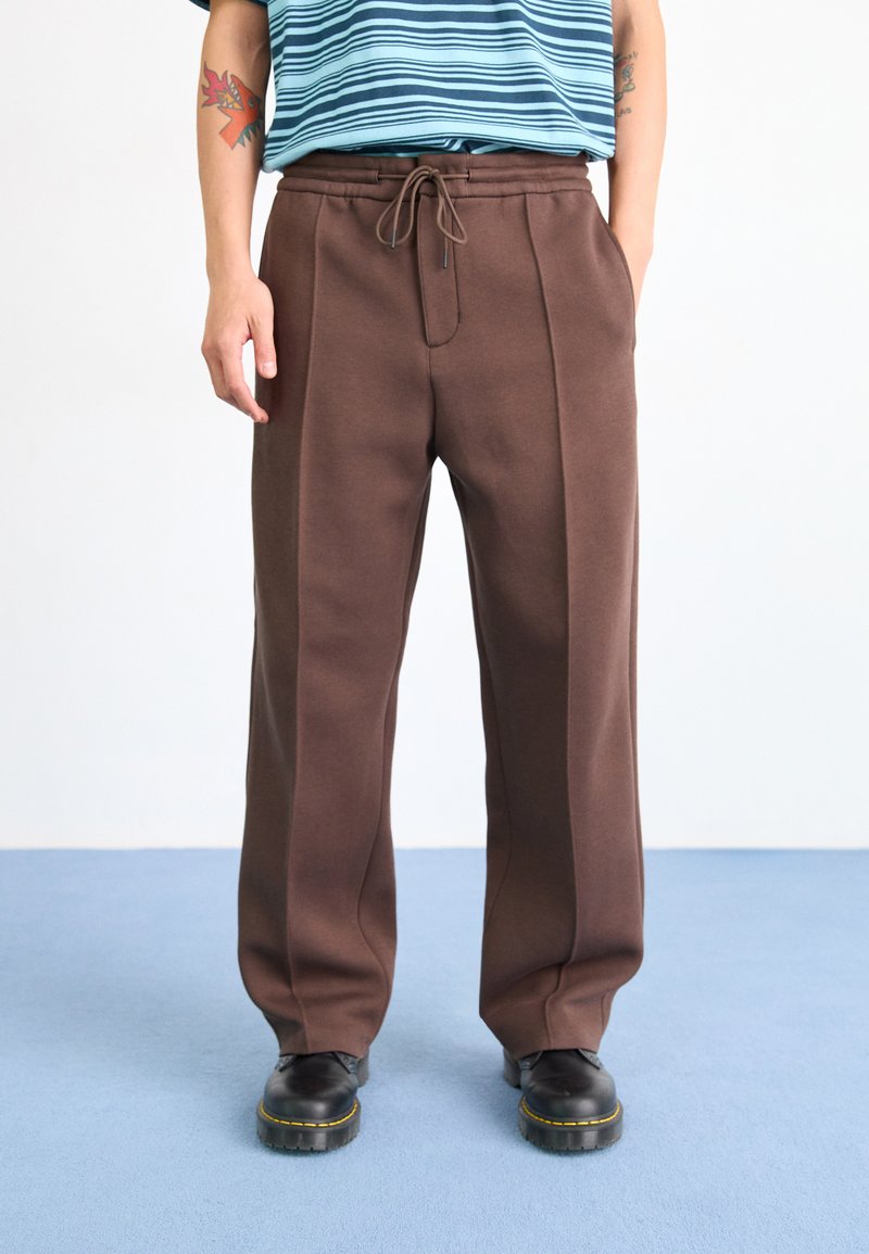 Nike Sportswear TAILORED - Treniņtērpa apakšdaļas - baroque brown/(baroque brown)