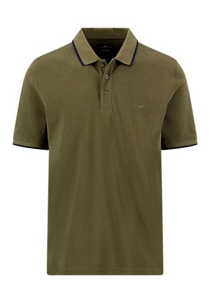 Olivgrünes kurzärmeliges Poloshirt mit marineblauen Besätzen an Kragen und Ärmelsäumen, mit einer drei-Knopf-Leiste und dezentem Brustlogo.