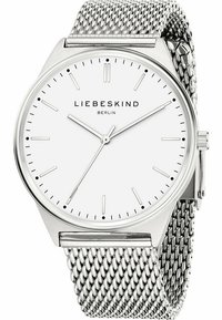 Silbernes Netzarmband-Uhr mit einem runden weißen Zifferblatt, minimalistischen silbernen Stundenmarkierungen und dem markant platzierten Markennamen "LIEBESKIND BERLIN".