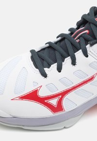 Mizuno WAVE VOLTAGE 2 - Volleyball shoes - white/salsa/black