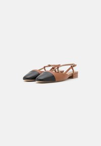 Steve Madden BELINDA - Takaa avoimet ballerinat - brown/black