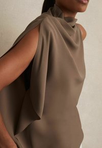 Reiss REGULAR FIT - ONE SHOULDER DRAPED - Felső - mink