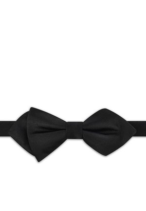 Czarna satynowa muszka wiązana na stałe z regulowanym paskiem, położona płasko na białym tle.