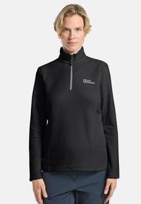 Pullover in pile nero con collo a zip a un quarto, presenta un piccolo logo sul petto, realizzato in un tessuto morbido e testurizzato, progettato per garantire calore.