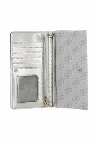 Portefeuille argenté ouvert, montrant six emplacements pour cartes, une fenêtre ID transparente, un compartiment zippé, et un rabat en tissu gris à motif avec fermeture à pression.