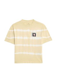 Camiseta de algodón en color amarillo pálido con rayas de teñido anudado en blanco, cuello redondo, mangas cortas y un logo impreso de una palmera en negro y rosa en el pecho.