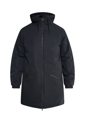 Hosszú fekete parkabéléses kabát, elől cipzárral, kapucnival és két ferde oldalsó zsebbel. Rugalmas mandzsettákkal és sima, vízlepergető anyaggal rendelkezik.