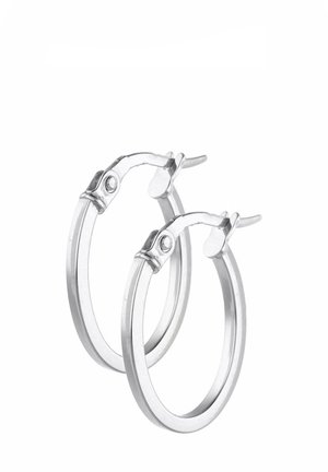 Srebrne kružne naušnice s poliranim završetkom, koje imaju zaklopni sistem i glatki, okrugli oblik. Teksturalni detalji blizu kopče.