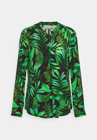 Grön bladmönstrad långärmad blus mot en svart bakgrund, med v-ringning och mjuk tygtextur.