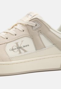 Calvin Klein Jeans BASKET CUP LACEUP - Sportcipő - creamy white/eggshell
