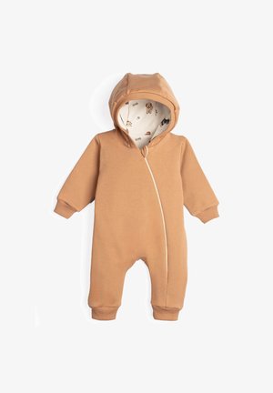 Beżowy niemowlęcy kombinezon z kapturem, skośnym zamkiem błyskawicznym i podszewką kaptura z małymi ilustracjami psów i kości.