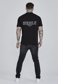 SIKSILK Slim fit jeans - black