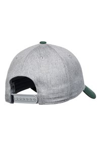 Szara tkaninowa czapka z zielonym daszkiem. Posiada plastikowy regulowany pasek z tyłu oraz teksturowaną powierzchnię na koronie.