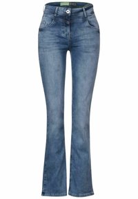 Jeans a zampa d'elefante in denim blu con chiusura frontale a bottoni e zip, tasche frontali e una tasca per le monete, e dettagli di lavaggio sbiadito.