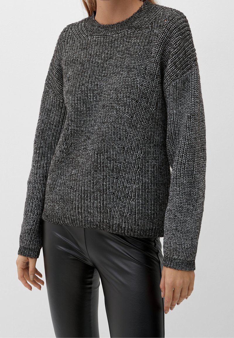 QS Sweter