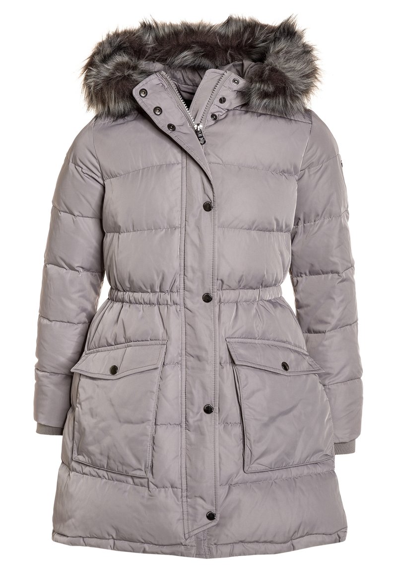 Grå puffjacka med en huva som har fuskpälskant, elastiskt midjeband, tryckknappsstängning och två framfickor. Slät textur med kviltat mönster.