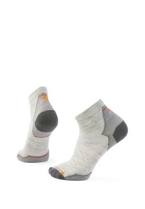 - Skarpety sportowe