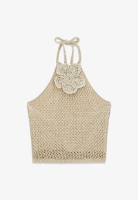 Top halter beige crochet con patrón abierto de punto y gran motivo floral en el escote, atado con lazos.