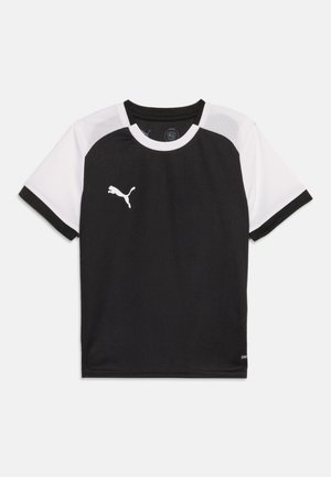 Maglietta sportiva Puma a maniche corte, nera e bianca, con logo Puma bianco sul petto e pannelli in mesh sulle spalle.
