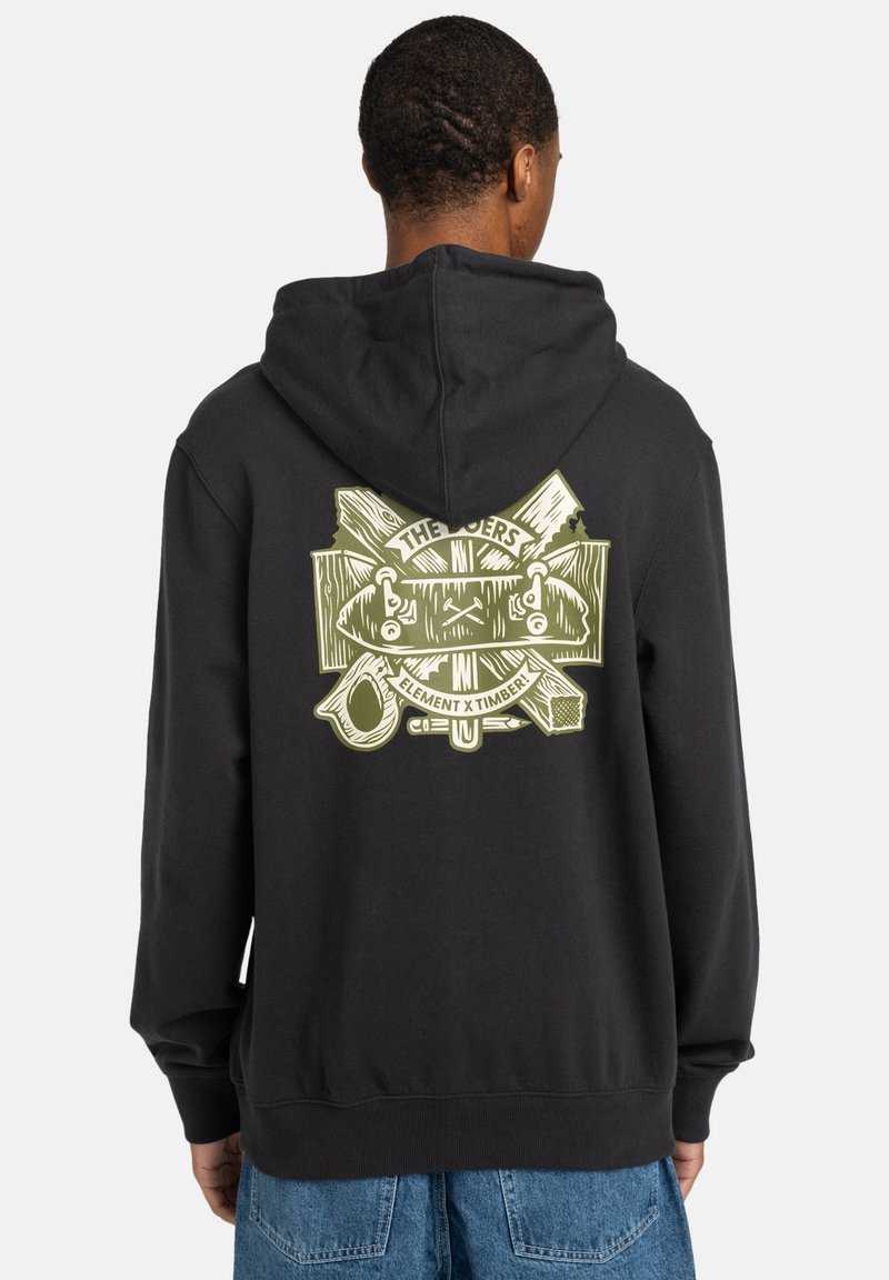 Hoodie noir avec un grand motif graphique vert au dos, mettant en avant une texture bois et des éléments de skateboard. Matière en mélange de coton.