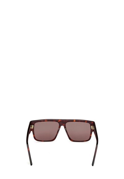 Gafas de sol rectangulares de carey con montura plana en la parte superior y lentes tintados en marrón, mostradas de frente sobre un fondo blanco.