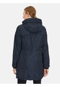 Marineblaue gepolsterte Parka mit Kapuze, Taille mit Kordelzug und geknöpften Bündchen. Verfügt über einen Rückenbelüftung und einen subtilen Glanz in der Stoffstruktur.