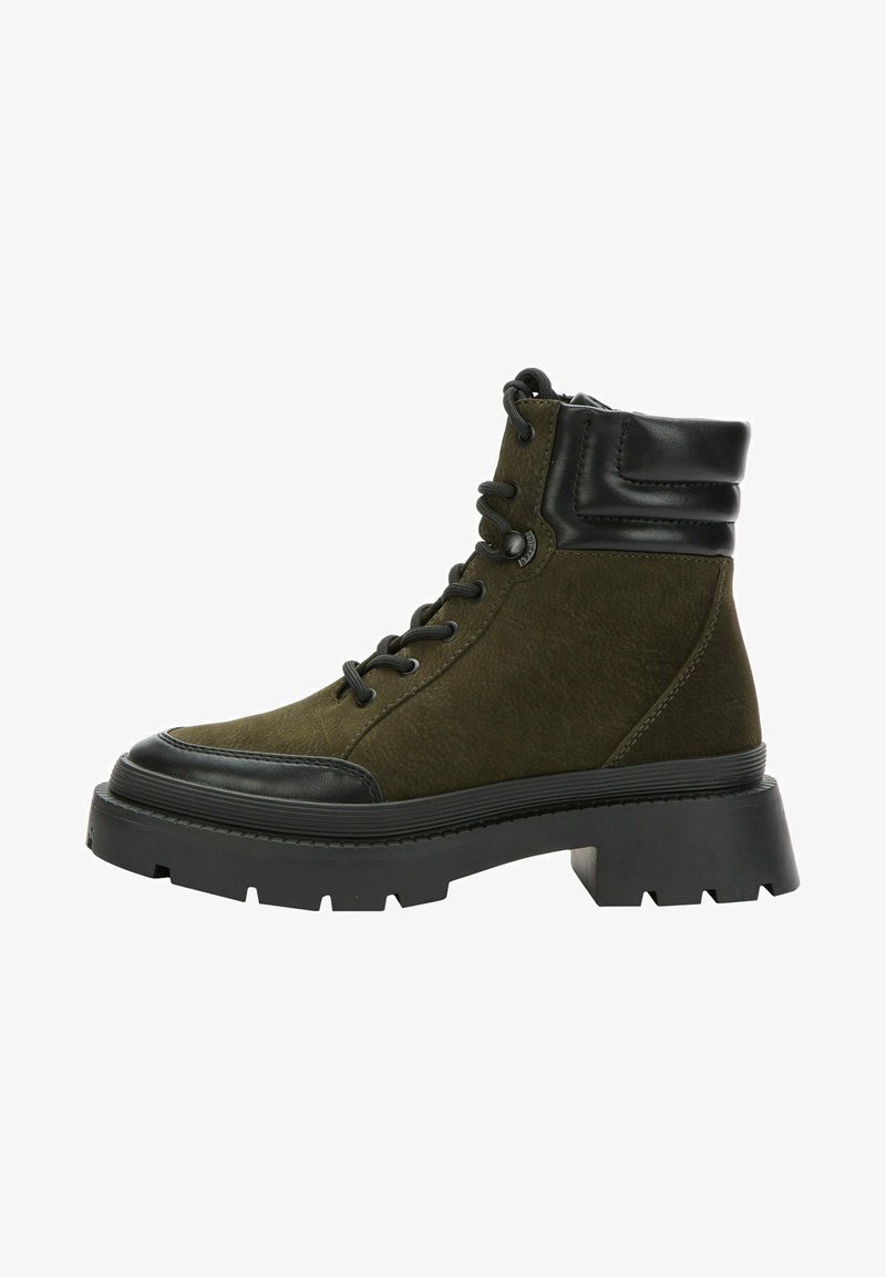 Bottine à lacets en daim vert foncé avec col rembourré noir, bout renforcé et semelle à crampons épaisse pour un style robuste et durable.
