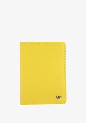 Portefeuille en cuir jaune vif avec coins arrondis et petit emblème argenté en bas à droite sur fond blanc.