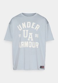 - T-shirt z nadrukiem