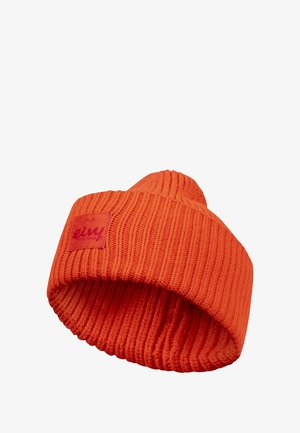 Oranje geribbelde gebreide muts met een omgevouwen boord en een vierkante label met de merknaam. De gestructureerde stof zorgt voor warmte en comfort.