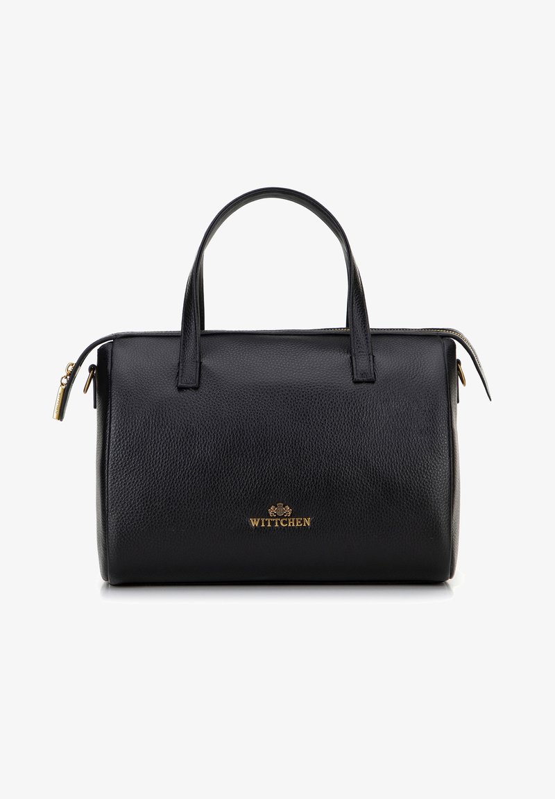Borsa a mano in pelle nera con texture a granuli, hardware dorato, manici superiori doppi e chiusura con zip. Presenta un logo dorato sulla parte anteriore.