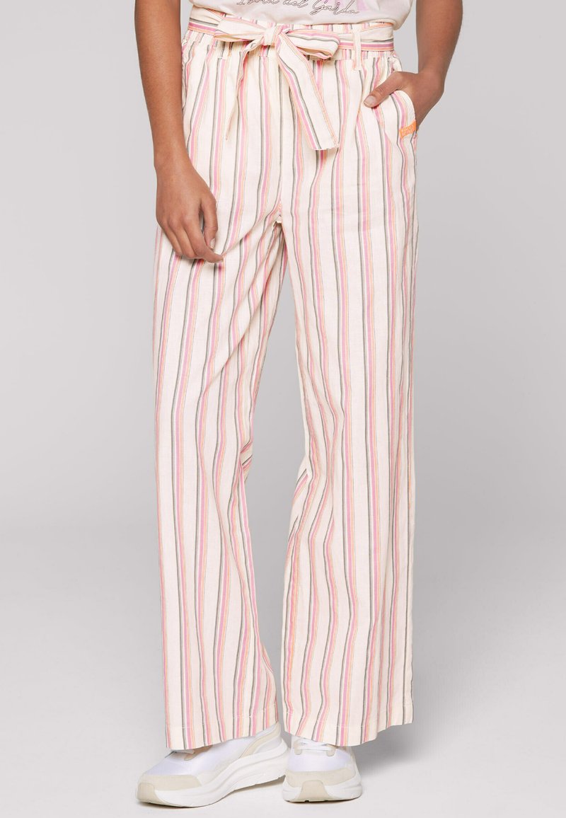 Leichte, locker sitzende, gestreifte Hosen in Creme mit pinken und grünen vertikalen Linien. Mit einem Kordelzugbund und Seitentaschen.