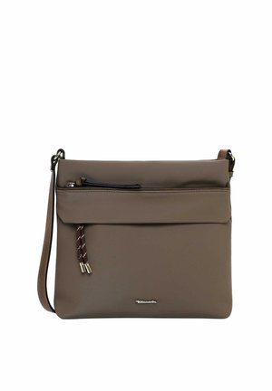 Bruine leren crossbodytas met een voorvak met rits en verstelbare band, met een klein metalen logo nabij het onderste midden.